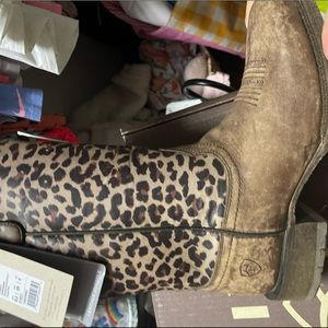 Ariat Leopard print sz 8.5 boot